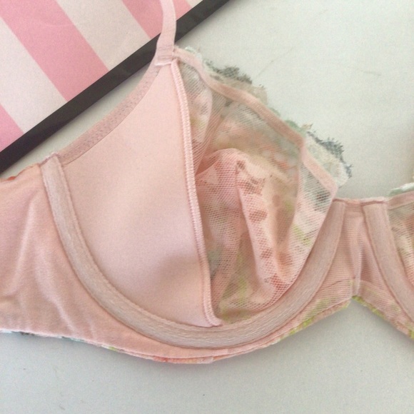 VICTORIAS SECRET BODY BY VICTORIA UNLINED DEMI BRA SIZE 34C NWT - Picture 15 of 16